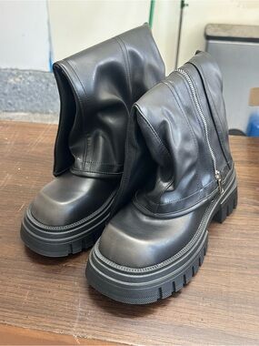 ASYLLUM Chunky Black Leather Zip Combat Boots